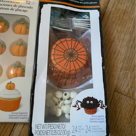 New in Package Wilton Halloween/ Fall Theme Baking Set! - Picture 5 of 9